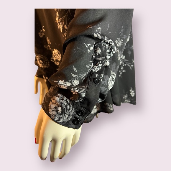 Torrid Women’s Blouse Black Floral Size 0 - Picture 3 of 11